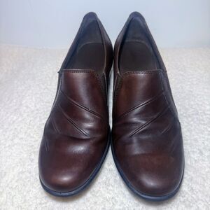 Clarks Womens Size 9M Brown Leather Slip On Low Heeled Booties Shoes Loafers